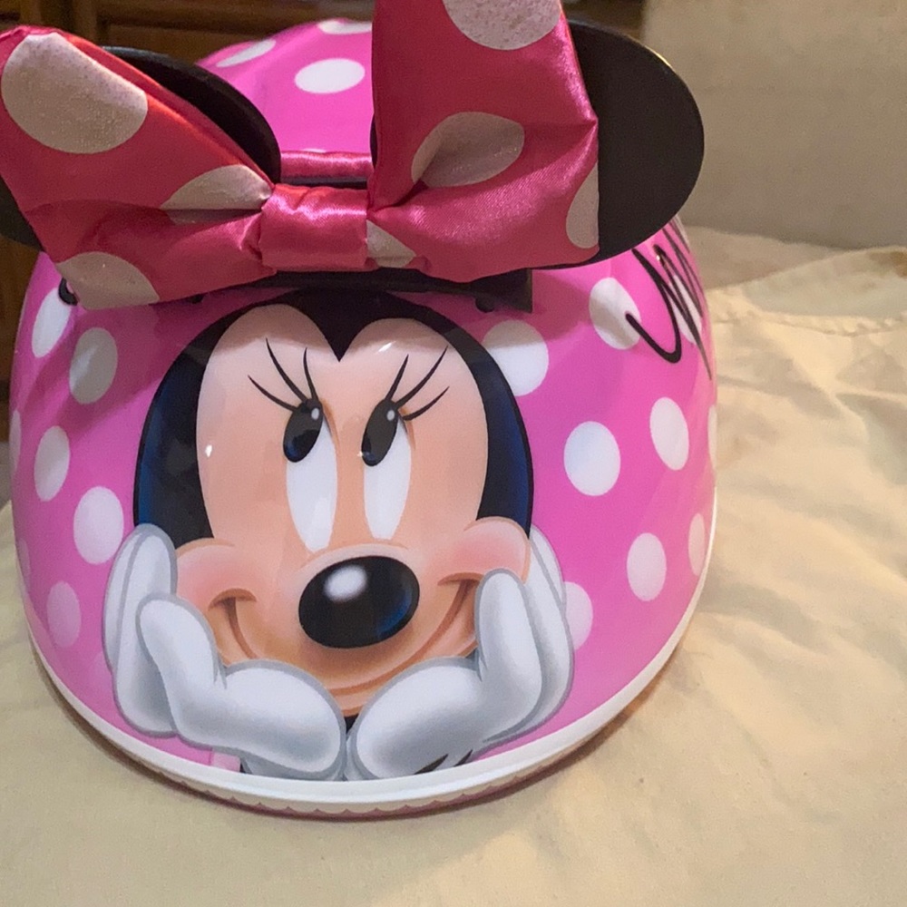 Minnie Mouse helmet